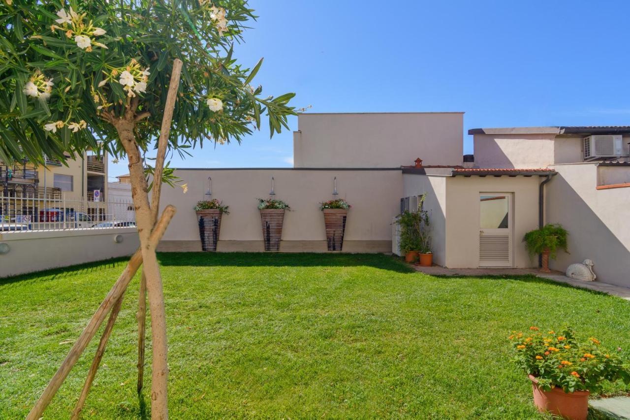 Villino Ermione Hotel Marina Di Pisa Exterior photo